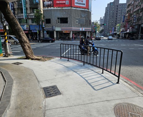 自由路、孟子路 阻隔設施